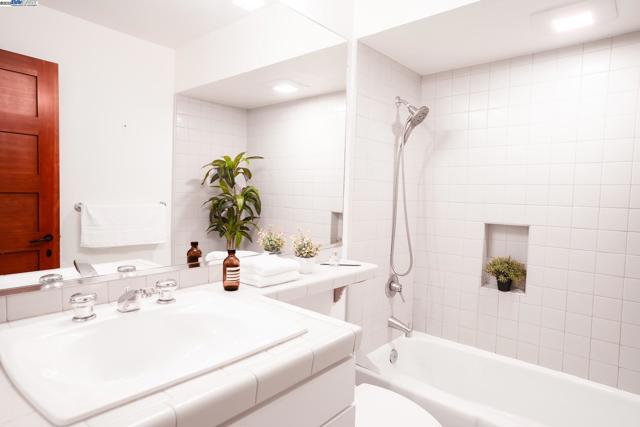 351 El Toyonal, Orinda CA: https://media.crmls.org/mediaz/87c8c45d-79db-4b79-8bd2-481098affaaf.jpg
