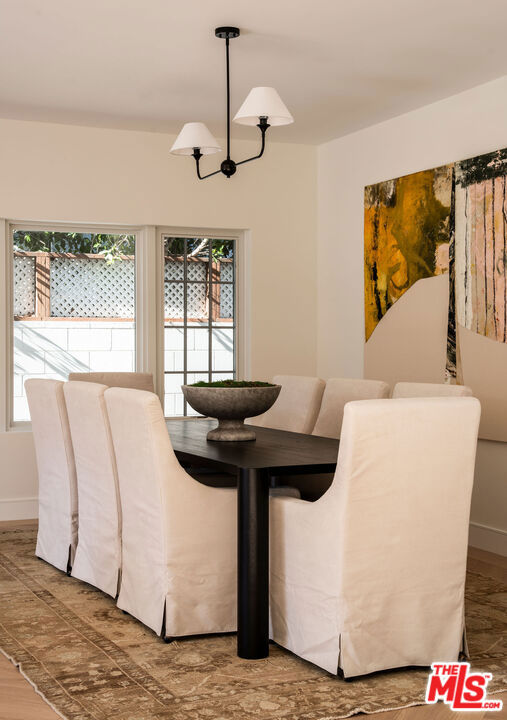 3531 S Barrington Avenue, Los Angeles CA: https://media.crmls.org/mediaz/87c8ee86-8e07-41e0-965b-e8228e9c62f7.jpg