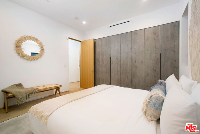 4527 Simpson Avenue, Studio City CA: https://media.crmls.org/mediaz/87c91221-8f19-4829-8999-be06ba9b88eb.jpg