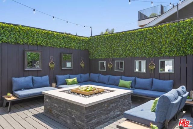 725 N Harvard Boulevard, Los Angeles CA: https://media.crmls.org/mediaz/87c93675-c9a0-4ba1-9bb7-72c9909001a7.jpg