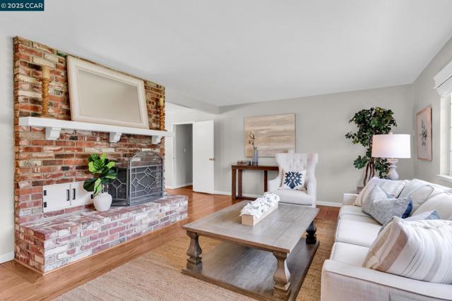 240 CASTLE GLEN ROAD, Walnut Creek CA: https://media.crmls.org/mediaz/87c94eea-8f4b-4f73-8db0-8bed477cbd4e.jpg