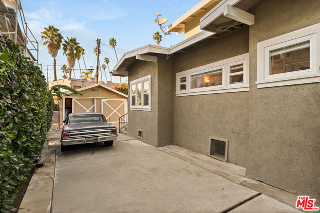 1513 S Victoria Avenue, Los Angeles CA: https://media.crmls.org/mediaz/87c9de2f-2418-4a32-b349-d72f6b3ffbb9.jpg