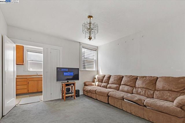 40 Acton St, Daly City CA: https://media.crmls.org/mediaz/87ca51e7-2cf3-4736-83a8-022b58809469.jpg
