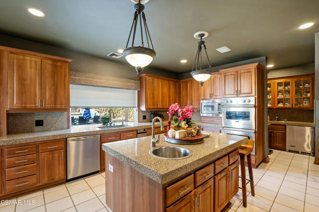 5810 Zumirez Drive, Malibu CA: https://media.crmls.org/mediaz/87ca87ed-ac49-46ed-a4e9-53b88af2cab7.jpg