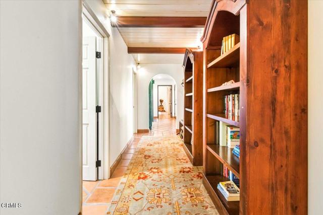 515 Del Oro Drive, Ojai CA: https://media.crmls.org/mediaz/87ca8f42-4802-428a-beae-f48f9b7a82e0.jpg