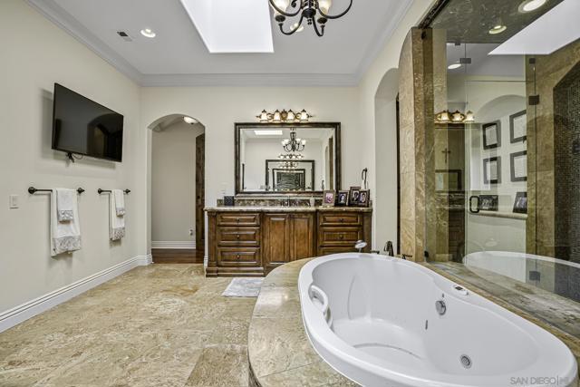 7335 El Fuerte St, Carlsbad CA: https://media.crmls.org/mediaz/87caa888-6773-4db4-a104-22d130eb4a16.jpg