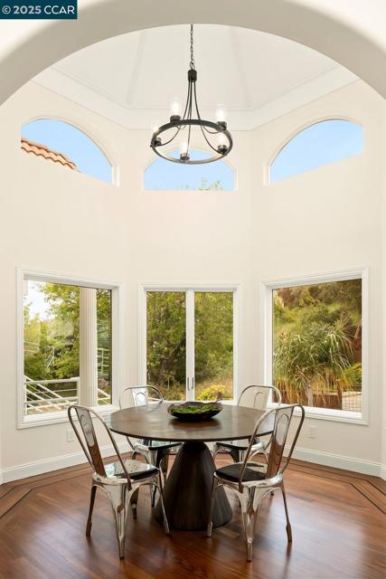 6585 Swainland Rd, Oakland CA: https://media.crmls.org/mediaz/87cab1cd-e7da-4dfb-ba02-2e98080f3175.jpg