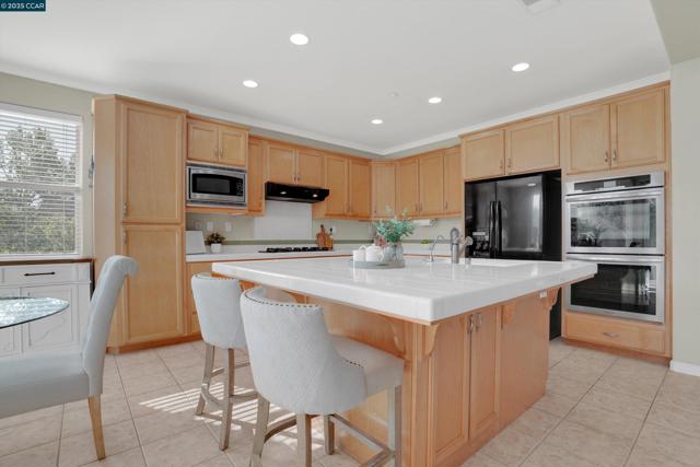 2121 Bluffs Dr, Livermore CA: https://media.crmls.org/mediaz/87cb077a-2366-488e-b15a-4e9ef7f5b117.jpg