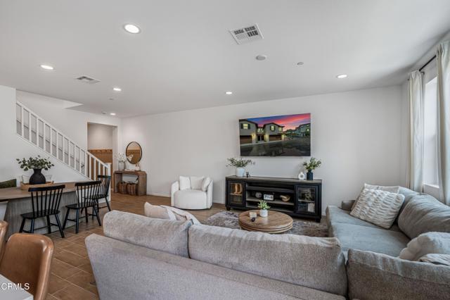 Detail Gallery Image 4 of 34 For 246 San Miguel Island Dr, Camarillo,  CA 93012 - 4 Beds | 2/1 Baths