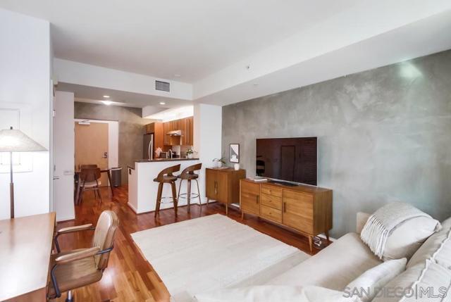 321 10th Ave, San Diego CA: https://media.crmls.org/mediaz/87cbfe80-0115-4197-806b-8e2d4a3019fc.jpg