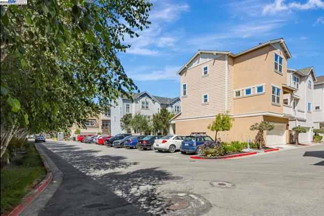 705 Cannery Pl, San Jose CA: https://media.crmls.org/mediaz/87cc179a-0516-457f-bef1-65d99124a136.jpg