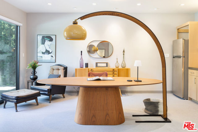 1256 Beverly Green Drive, Beverly Hills CA: https://media.crmls.org/mediaz/87cc3937-4d71-47ca-a80a-3de6284f12a2.jpg