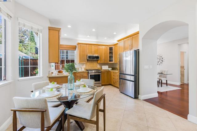 5373 Shamrock Cmn, Fremont CA: https://media.crmls.org/mediaz/87cdc92e-1fb1-404c-a392-7b9b3cd9fca1.jpg