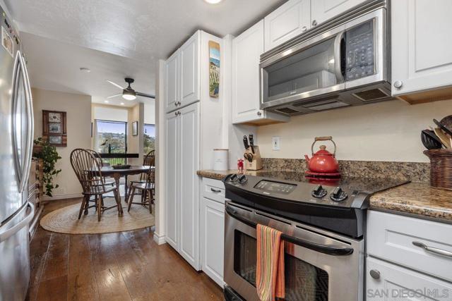 2564 Navarra Dr, Carlsbad CA: https://media.crmls.org/mediaz/87cdf1f6-2bbb-47d5-bb9a-76c0c7b4a577.jpg