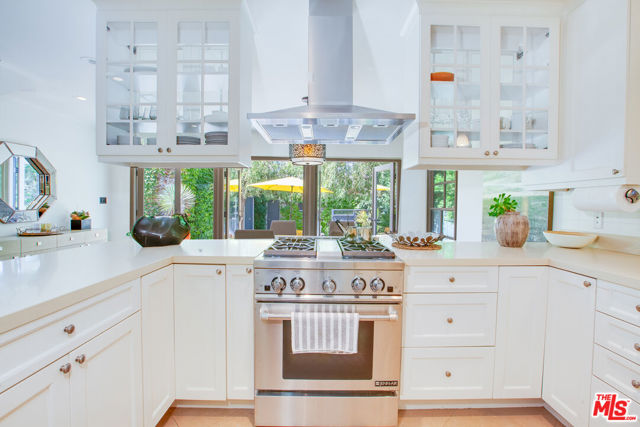 449 Westbourne Drive, West Hollywood CA: https://media.crmls.org/mediaz/87ce1984-cccb-4a72-83c6-db81228abb4e.jpg