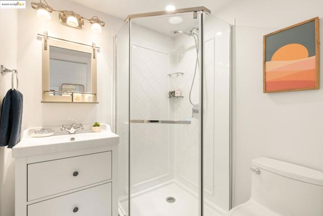 2941 Madeline St, Oakland CA: https://media.crmls.org/mediaz/87ce3a8d-7139-4943-8cff-58737d92f3a4.jpg