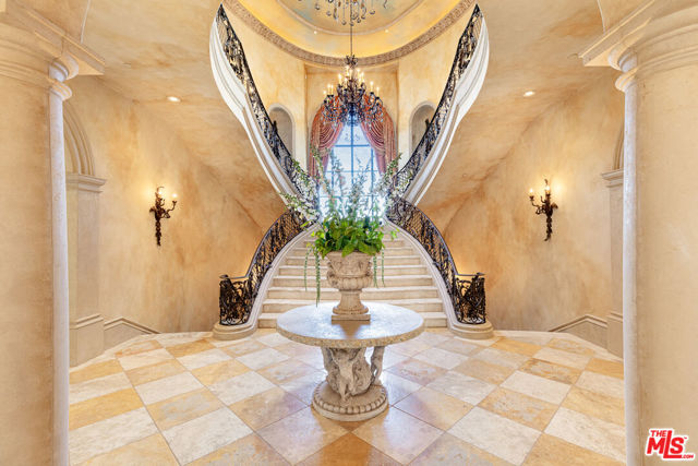 25305 Prado De La Felicidad, Calabasas CA: https://media.crmls.org/mediaz/87ce9866-f45f-4a35-a83c-6cf542ea59a1.jpg
