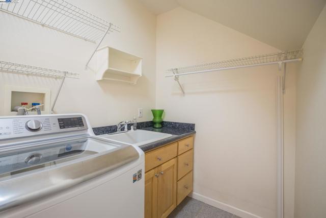 42001 Via San Gabriel, Fremont CA: https://media.crmls.org/mediaz/87cec614-b6c2-46f7-88fa-a06d205d5c7e.jpg