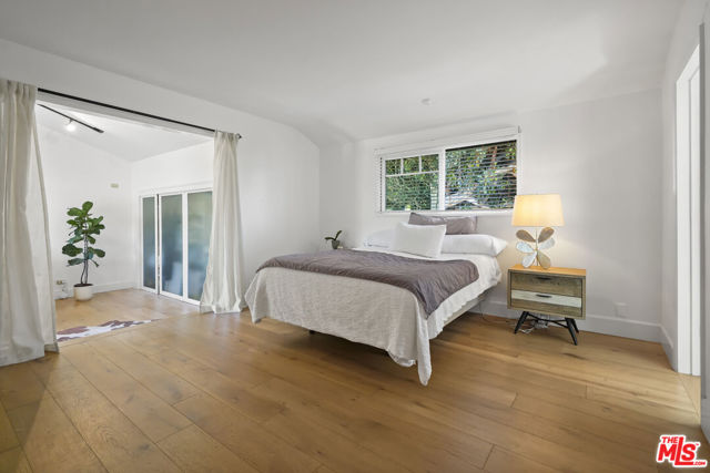 6052 Merritt Drive, Malibu CA: https://media.crmls.org/mediaz/87cedce5-18c8-46b5-b8fe-a1eea5a441df.jpg