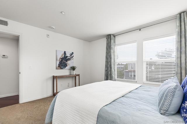 3528 Shoreline Bluff Ln, San Diego CA: https://media.crmls.org/mediaz/87cf2716-705a-461b-961b-27ba596021db.jpg