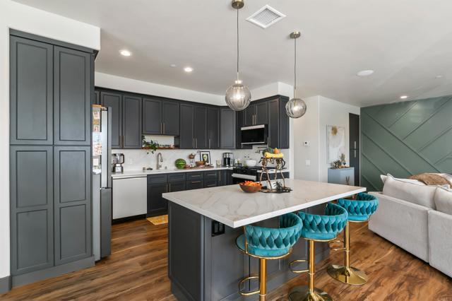 Detail Gallery Image 8 of 67 For 296 East Ln, El Cajon,  CA 92021 - 3 Beds | 2 Baths