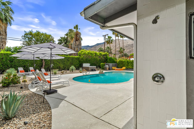 281 E Ocotillo Avenue, Palm Springs CA: https://media.crmls.org/mediaz/87cf500e-368f-417a-a257-46bde2c326f4.jpg
