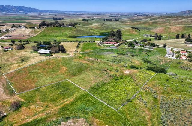 29225 Chualar Canyon Road, Chualar CA: https://media.crmls.org/mediaz/87cfa02d-84a6-4d35-9f5e-017a1cfe8f98.jpg