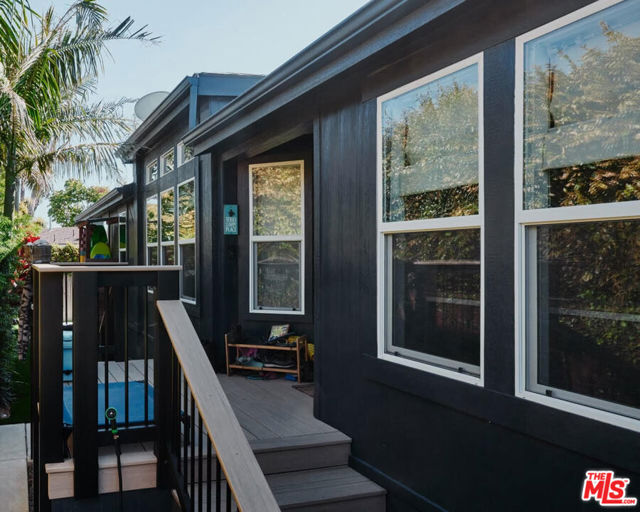 167 Paradise Cove Road, Malibu CA: https://media.crmls.org/mediaz/87cfa238-6e8c-4c2a-9b0b-c5fed13f9406.jpg