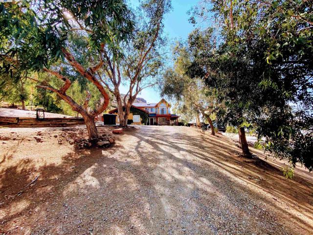 31733 Lake Meadow Rd, Acton CA: https://media.crmls.org/mediaz/87cfd569-ed4d-414f-8c1b-24a8f2900b31.jpg