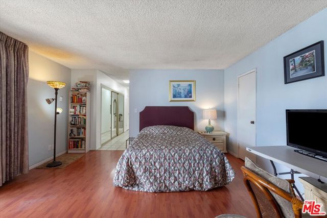5376 Fairview Boulevard, Los Angeles CA: https://media.crmls.org/mediaz/87d0495f-b249-42e6-851f-68726888a081.jpg