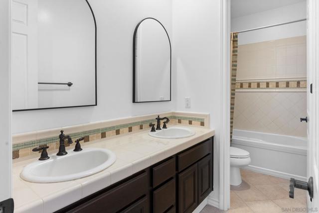 5527 Alexandrine Ct, Oceanside CA: https://media.crmls.org/mediaz/87d0ea7b-83c3-4073-be33-e6ea5e238c83.jpg