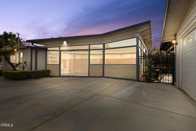 259 Acacia Street, Altadena CA: https://media.crmls.org/mediaz/87d10cae-2def-4463-b995-e1e306c9f5dd.jpg
