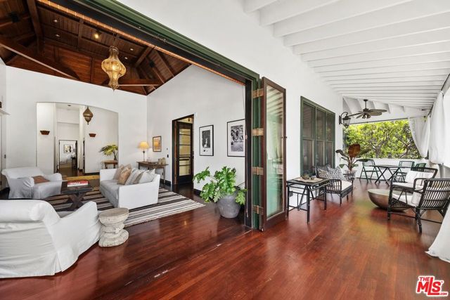 26799 Pacific Coast Highway, Malibu CA: https://media.crmls.org/mediaz/87d11a8b-080c-4e27-acb5-56d0d677e4fe.jpg