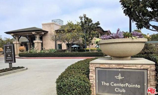 13200 Pacific, Playa Vista CA: https://media.crmls.org/mediaz/87d13e41-bff1-4a5b-9028-2b0f3454052a.jpg