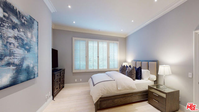 10120 Empyrean Way, Los Angeles CA: https://media.crmls.org/mediaz/87d19e35-9ac6-434c-9723-409d7af989e5.jpg
