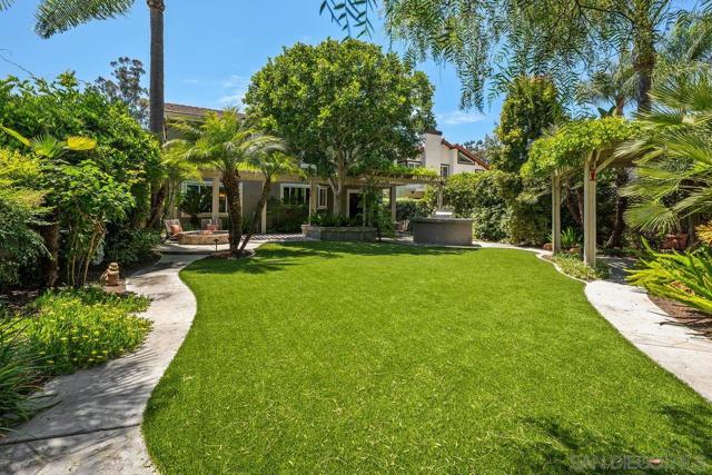 12516 Rougemont Pl, San Diego CA: https://media.crmls.org/mediaz/87d1cb6f-c328-4b44-b56c-d884164ab183.jpg