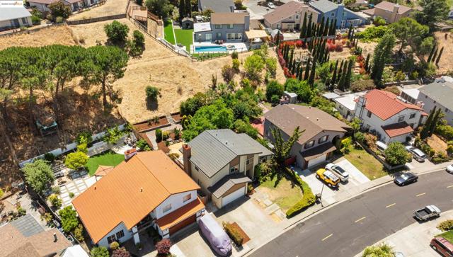 160 Manzanita Pl, Hercules CA: https://media.crmls.org/mediaz/87d25a92-da19-4ef5-8a14-b5bc3c372125.jpg