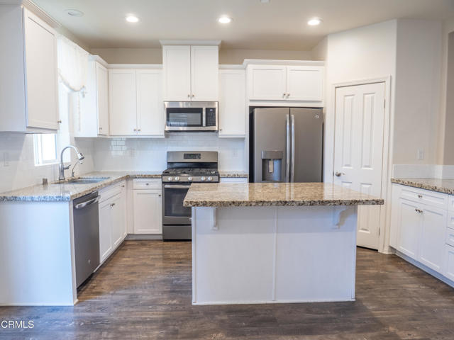 Detail Gallery Image 6 of 37 For 520 Nile River Dr, Oxnard,  CA 93036 - 4 Beds | 3 Baths