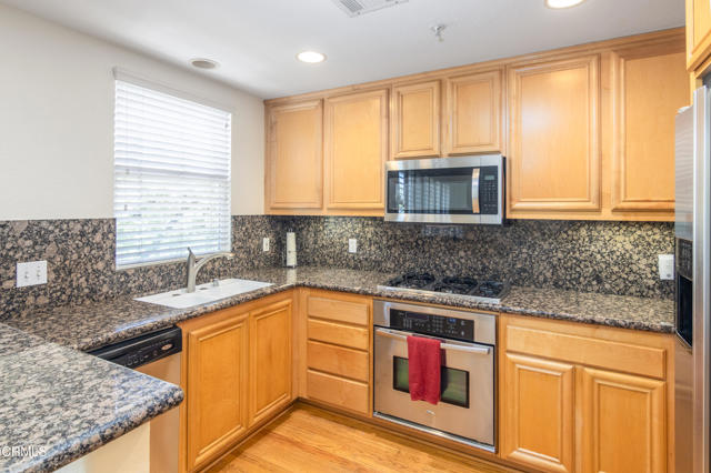 286 N Madison Avenue, Pasadena CA: https://media.crmls.org/mediaz/87d32ff3-c48d-4e51-8a27-320d09e97924.jpg