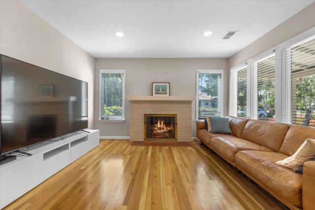20393 Zorka Avenue, Saratoga CA: https://media.crmls.org/mediaz/87d3775c-1dff-4871-b1d2-97df43e968ce.jpg