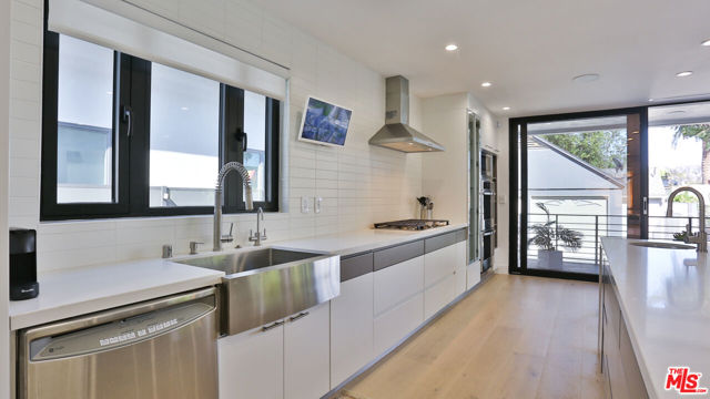 842 S Ogden Drive, Los Angeles CA: https://media.crmls.org/mediaz/87d47161-dc43-46cf-850a-d5c6d8376037.jpg