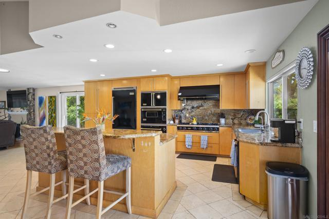 1510 2 Orangeview Dr,  CA: https://media.crmls.org/mediaz/87d4f7de-de79-4756-8827-e59ba380a5a3.jpg
