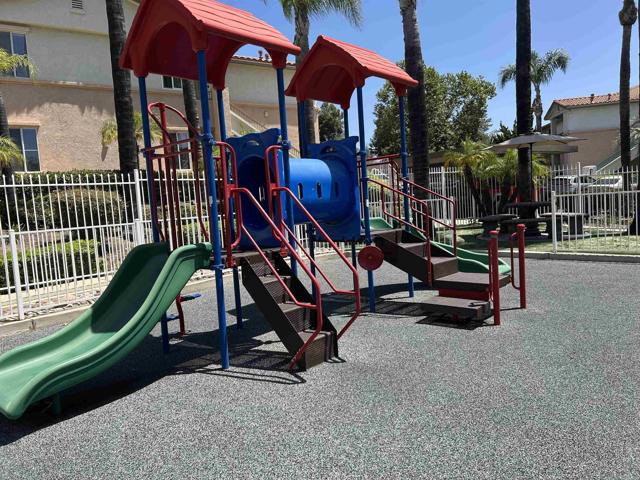 Image 19 of 24 For 11422 Via Rancho San Diego  84