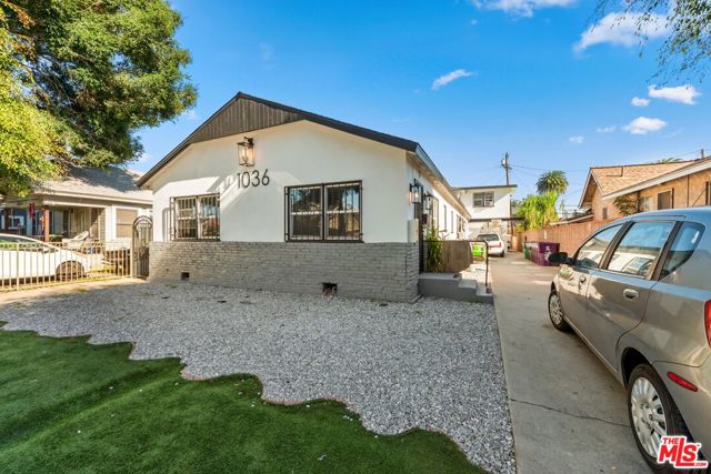 1036 Cherry Avenue, Long Beach CA: https://media.crmls.org/mediaz/87d5c460-2ff2-4fcb-b069-4b8ea245738a.jpg