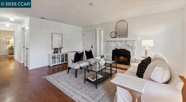 108 Compton Circle, San Ramon CA: https://media.crmls.org/mediaz/87d640be-1323-46a3-a870-893cfbf025c2.jpg