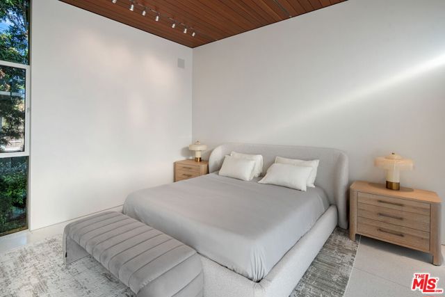 1430 Sunset Plaza Drive, Los Angeles CA: https://media.crmls.org/mediaz/87d67284-5e31-49bc-9e19-2fa61b4269f2.jpg
