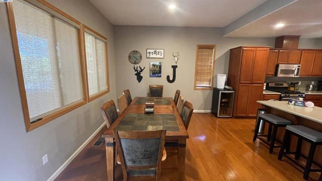 272 Bull Wacker Run, Arnold CA: https://media.crmls.org/mediaz/87d6a284-f8a3-4bac-8dae-883297189870.jpg