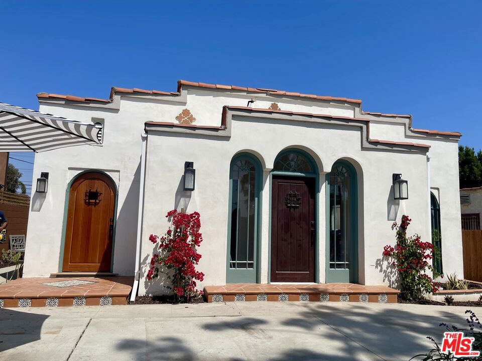 1086 West Boulevard