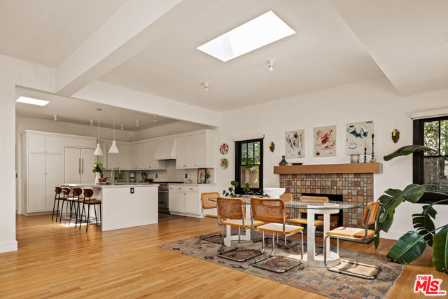 623 N Sierra Bonita Avenue, Los Angeles CA: https://media.crmls.org/mediaz/87d6eae0-2525-47fd-91d8-9c529be931a9.jpg