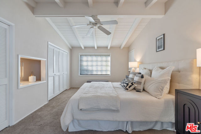 3564 Summerfield Drive, Sherman Oaks CA: https://media.crmls.org/mediaz/87d74f4e-e2da-444f-9af1-3dfe695e56ef.jpg